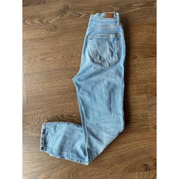 BDG Ripped High Rise Straight Jeans - Size 28 - Picture 6 of 6